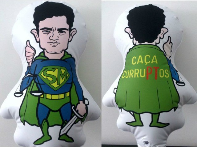 Sergio Moro_boneco super-heroi